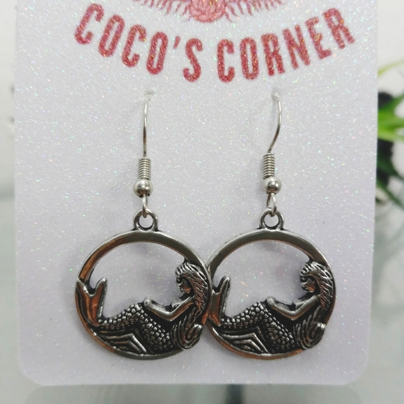 Lazy mermaid silver hoop earrings - Picture 2 of 7